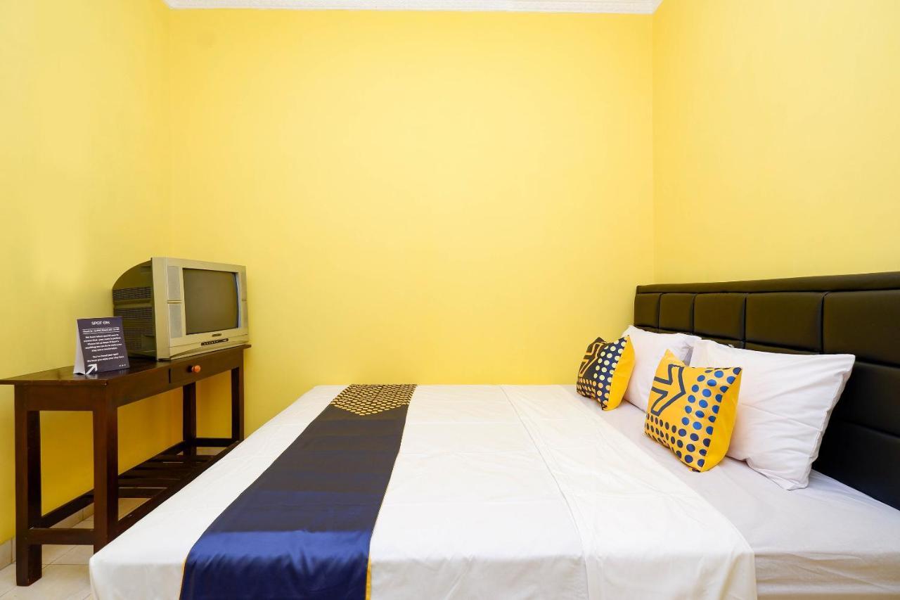 Hotel Spot On 2821 Griya Kawula Syariah Solo Exterior foto