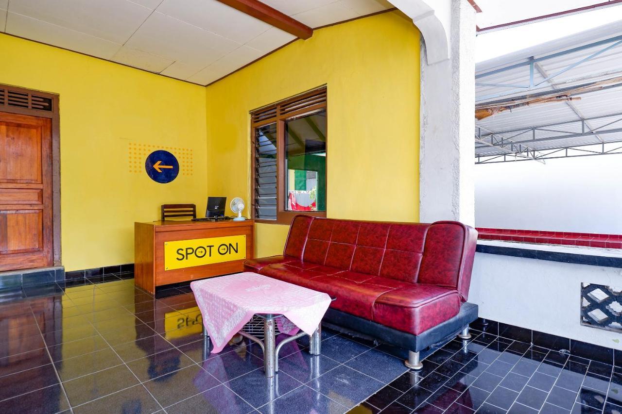 Hotel Spot On 2821 Griya Kawula Syariah Solo Exterior foto